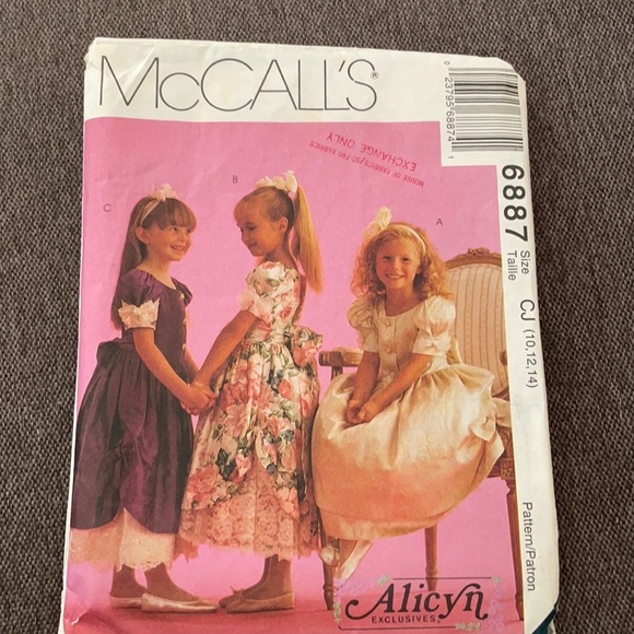 McCall’s Pattern - Picture 1 of 2